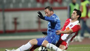 Rednic e ironic:** „Au înscris și rebuturile, și avariații!"