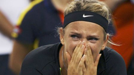 Încă o decepție pentru Victoria Azarenka. A izbucnit în lacrimi la scurt timp după ce reușise break și a abandonat înainte de încheierea setului