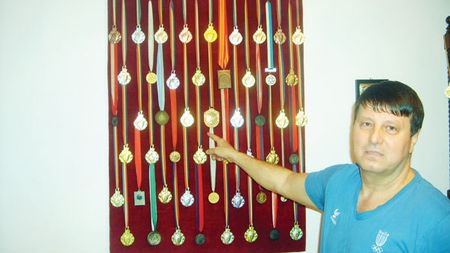 Un dac, profesor la romani!** Fost campion român de spadă, aduce acum medalii Italiei ca tehnician