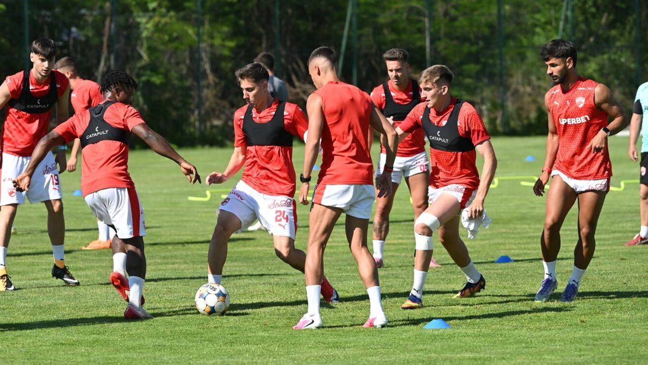 Doi fotbaliști, OUT de la Dinamo dintr-un foc! Clubul le-a reziliat contractele