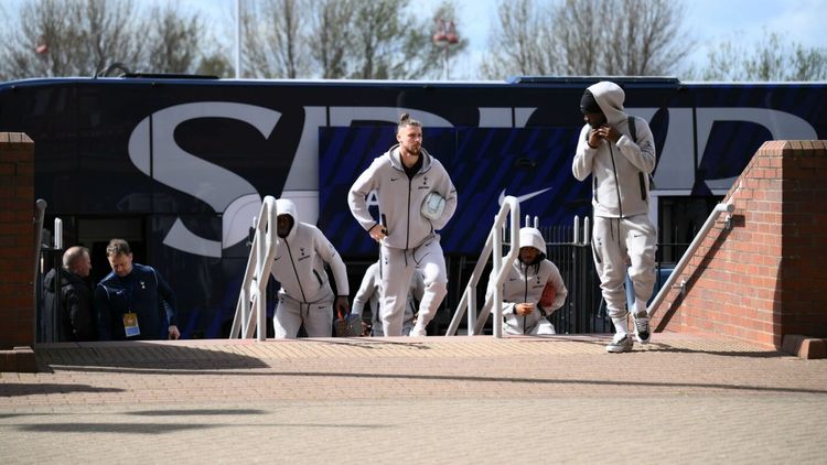 MERCATO Radu Drăgușin, salvat de FC Barcelona! Transferul care îi poate face loc românului între titularii lui Tottenham