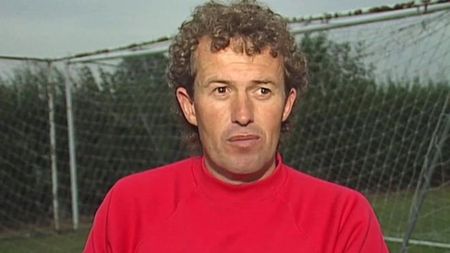Antrenor de fotbal, acuzat de abuzuri sexuale asupra minorilor! Mărturie șocantă: "Cred că m-a violat de 50 sau de o sută de ori"