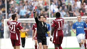 „Arbitrul, fără caracter!"