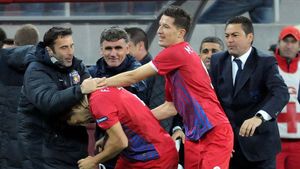 Dinu îl face praf pe Florin Costea! "Cum să vină la Dinamo? Doamne ferește!** Vrei să ne bagi bomba în casă... Poate Borcea îl vrea ospătar"