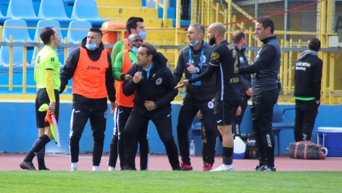 Mihai Teja explică de ce a fost trimis în tribună la meciul Hermannstadt - Gaz Metan, după faza controversată de arbitraj: „N-am reuşit să mă stăpânesc, am intrat pe teren”