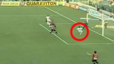 Probabil ratarea anului!** VIDEO uluitor: cum să "ridici un zmeu" singur cu poarta goală, din doi metri