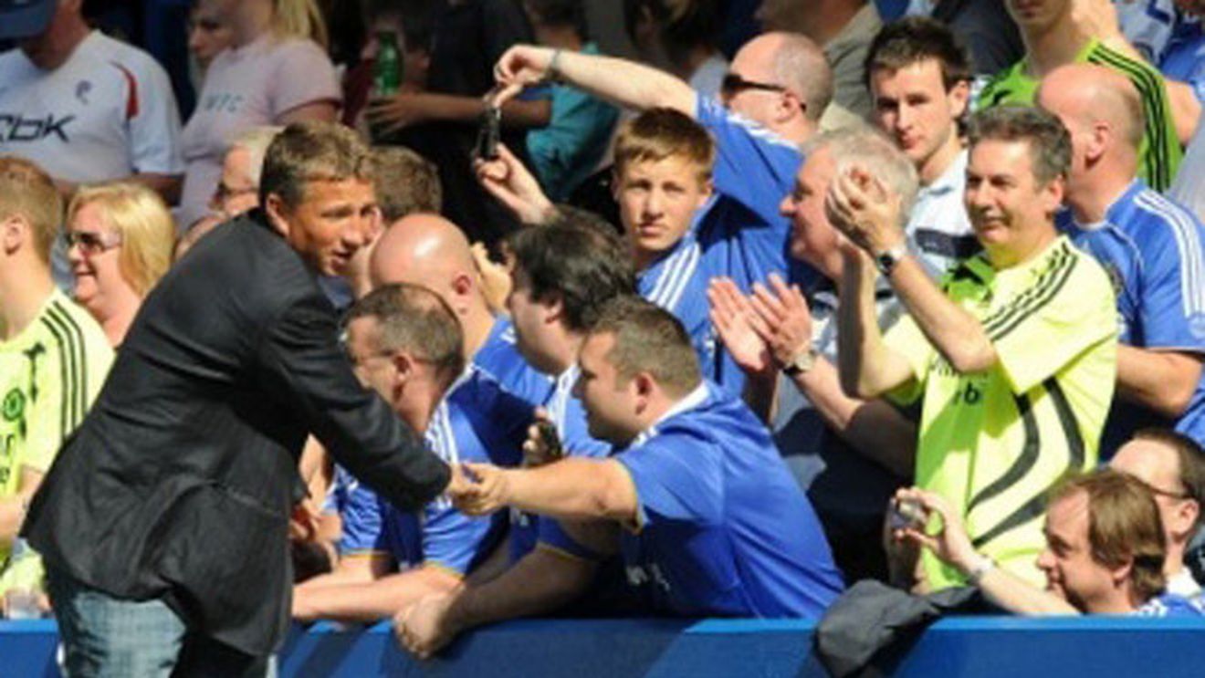 Petrescu, cel mai bun fundaș dreapta din istoria lui Chelsea!** "Vreau să fiu și ca antrenor într-un astfel de clasament"