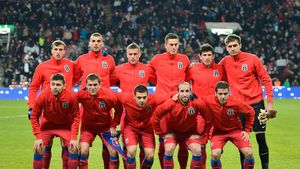 Reghecampf are variante de 11 milioane de euro pentru cea mai mare problemă, fanii i-au trimis un "bilețel" cu soluția!** Cine va fi jucătorul "sacrificat" în dubla cu Ajax