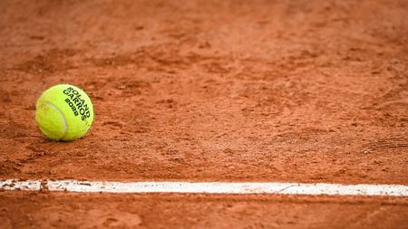 Suspiciuni de blat în calificări la Roland Garros! Un jucător de origine română, acuzat că a „trântit" meciul! Cum se apără