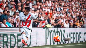 Ce veste pentru Andrei Rațiu! Joan Laporta a făcut anunțul: „Putem cumpăra fotbalişti, Deco se ocupă deja!”