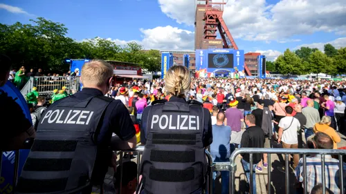 UEFA a luat decizia după ce polițiștii și-au părăsit posturile și s-au furișat pe stadion pentru a vedea live meciul România - Slovacia de la EURO 2024!