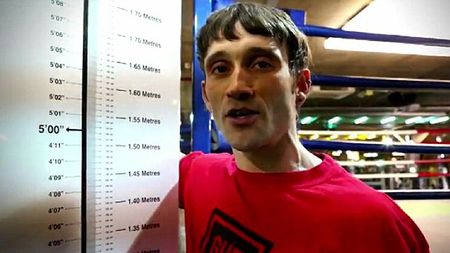 Antrenament revoluționar? VIDEO El susține că poate ajuta pe oricine să se înalțe cu cinci centimetri!