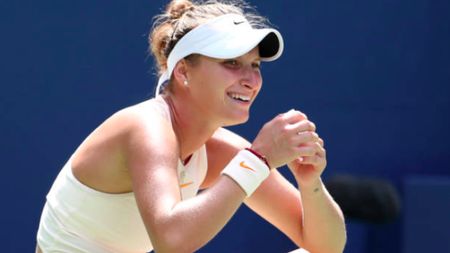 "A fost un meci foarte dur. Am simțit că mor la un moment dat!" Extaz și emoții pentru Vondrousova, după victoria în fața Simonei Halep | VIDEO
