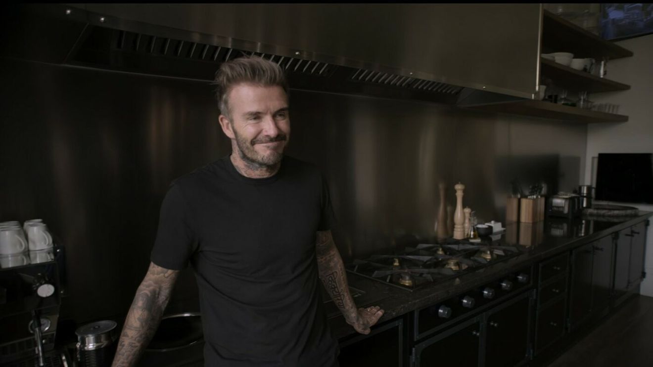 Probleme la conacul de 37.000.000 al familiei Beckham. Vila din Londra are 6 dormitoare, piscină interioară şi cramă proprie