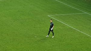 Gafă colosală a lui Ştefan Târnovanu! Portarul pe care Gigi Becali cere 10 milioane de euro, pe urmele lui Andrei Vlad: eroare imensă la golul lui Dinamo! | VIDEO