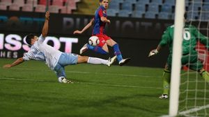 Duckadam face haz de necaz:** "Italienii vor egala în minutul 98, în retur!" Vezi câți fani steliști pot veni la Napoli!