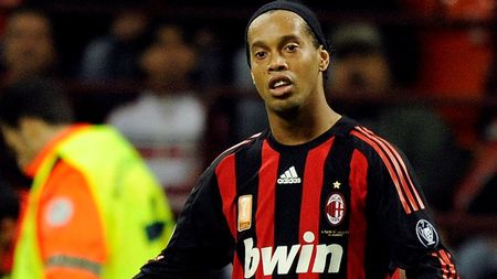 Moggi: "Ronaldinho este un handicap pentru Milan!"