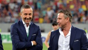 Strategia Universității Craiova îl fascinează pe Mihai Stoica: „Indiscutabil se vede mâna lui Reghe!”. Cum laudă Universitatea Craiova, deși e la un punct de FCSB