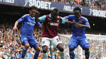 Transferul lui Obinna la Dinamo a picat! Ce au descoperit "câinii" la vizita medicală