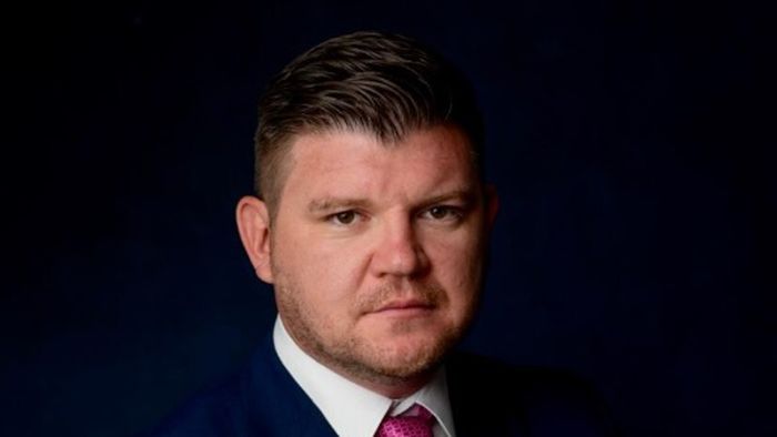 Anton Pisaroglu îi cere demisia de onoare lui Eduard Novak, după ce nu a știut să recite imnul României: „Își arată din nou disprețul pentru simbolurile naționale românești”