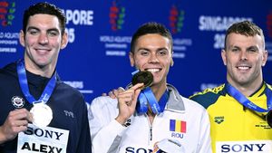 Americanii sunt la picioarele lui David Popovici după timpul extraordinar din finala la 100 m liber: „Tenacitatea de a fi cel mai bun în cele mai importante momente”