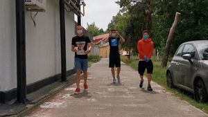 VIDEO | Rapidiștii au fost testați împotriva virusului SARS-CoV-2 și așteaptă rezultatele pentru a intra în cantonament. Ce spune Victor Angelescu despre posibilitatea opririi competiției din cauza descoperirii unui caz de infectare