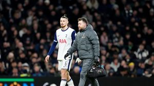 „Suntem pregătiți de ce e mai rău! Nu e sfârșit de lume”. Impresarul lui Radu Drăgușin a vorbit despre eventualitatea în care diagnosticul de ruptură a ligamentelor încrucișate se va confirma