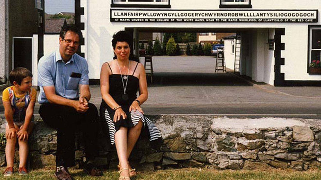 Pe ei îi bate Dinamo? :)** Clwb PÃªl-droed Llanfairpwllgwyngyllgogerychwyrndrobwll llantysiliogogogoch, echipa cu cel mai complicat nume din lume