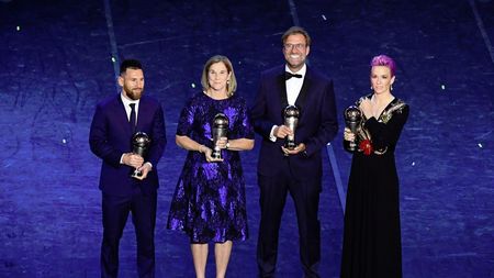 Reacția lui Ronaldo când Messi a primit premiul pentru jucătorul anului din partea FIFA. Ce a făcut portughezul