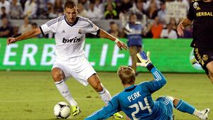 VIDEO "Galacticii" au învins "Galaxia"!** Real Madrid s-a impus cu 5-1 în fața lui LA Galaxy, golul echipei lui David Beckham a fost marcat de un fost oltean