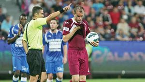 Arbitrii au greșit iar. Pro și contra CFR-ului: trei erori mari la meciul cu Gloria Bistrița