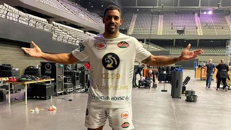 Benny Adegbuyi, dezvăluiri emoționante despre cum trăiește familia meciurile sale: „Au stat după colţ şi nu s-au uitat!”