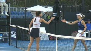 Sorana Cîrstea se alătură Irinei Begu în optimi la Adelaide! „Sori" a început anul cu dreptul și se pregătește pentru un meci de gală cu favorita principală | VIDEO