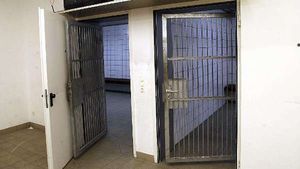 Motivul pentru care la 99% dintre meciurile din Bundesliga apare "sold out"!** Nemții duc disciplina la extrem: au inventat arenele dotate cu închisori proprii 