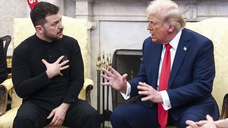 Ce cadou special i-a dat Volodimir Zelenski lui Donald Trump cu câteva momente înainte de scandalul istoric din Biroul Oval