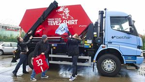 Manchester se "curăță" de nu te TEVEZ(i)!** Fanii lui United și City, uniți de ura pentru argentinian! Cum e gonit "Apașul" din oraș: