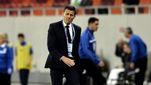 Mesajul fanilor Universităţii Craiova pentru Costel Gâlcă! „Dacă nu dă afară jumătate din jucători, va avea soarta celorlalți antrenori!”