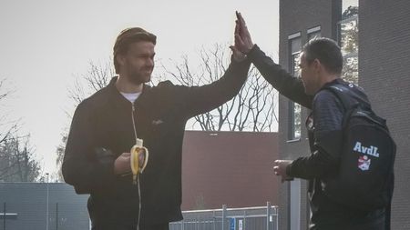 Dinamo vrea să transfere un „tanc” din Olanda! Apărătorul central de 1,93 metri pe care îl vor „câinii”