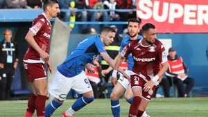 Primul fotbalist giuleştean care nu îl vrea antrenor pe Marius Şumudică a răbufnit după Rapid - Farul 3-1! Ce a zis despre Lobonț