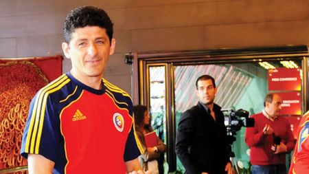 Explicația miracolului:** "Spania și-a regândit fotbalul în urmă cu 30 de ani! Noi cântăm de 20 de ani 'Deșteaptă-te, române!', dar tot nu ne deșteptăm"