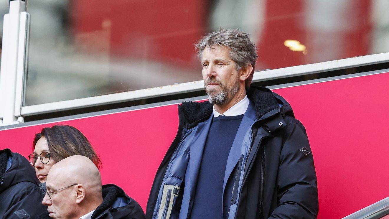 Ultimele noutăți despre starea de sănătate a lui Edwin van der Sar, la o zi după ce a fost internat cu hemoragie cerebrală. Anunțul făcut de Ajax Amsterdam