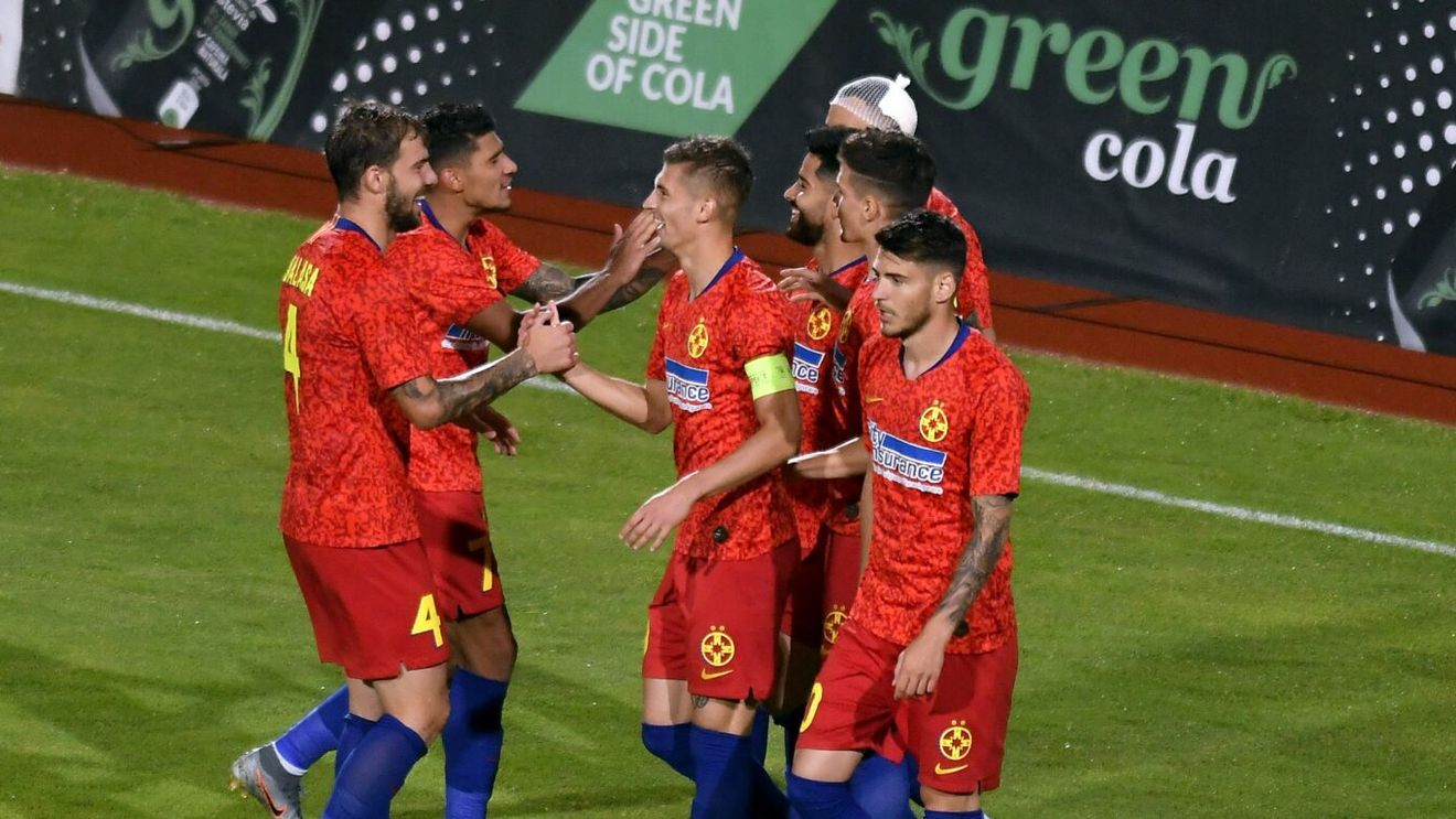 Scandal între fosta vedetă de la FCSB și cel mai dur antrenor din Superliga! Fotbalistul s-a certat cu tehnicianul și acesta a decis să îl dea afară de la echipă. EXCLUSIV