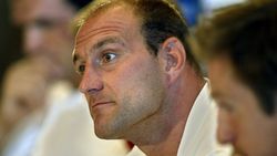 Campionul mondial își vinde medalia după faliment și divorț. Cât speră să obțină pe ea