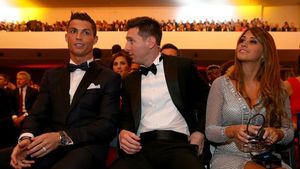 Cristiano Ronaldo și Messi, din nou adversari. La cine va merge titlul de "cel mai bun jucător al sezonului trecut" + cu cine se mai duelează cele două staruri