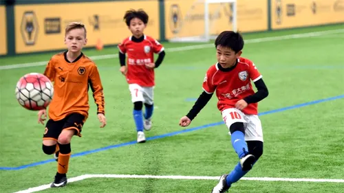 IMPRESIONANT | Un meci între două echipe de copii sub 9 ani a fost urmărit de aproximativ 500.000 de oameni