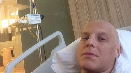 Mesajul emoționant al suporterului dinamovist ce se luptă cu o boală crâncenă și e salvat de "frații" din galerie. "Câinilor, în viața asta mai avem ceva de făcut" | VIDEO
