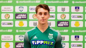 Un fotbalist român din naționala Ungariei e aproape de transfer! Ce ofertă a primit Mario Simuț