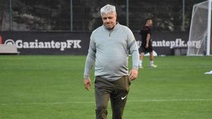 Marius Șumudică, detalii de ultimă oră din negocierile cu Gigi Becali: „Urmează să mă decid! Nu e singura ofertă” De ce ezită antrenorul să semneze cu FCSB