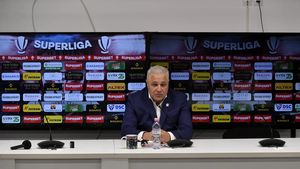 Marius Șumudică și-a angajat fiul la Rapid București. Ce funcție va avea juniorul: „De când s-a lăsat de fotbal lucrează cu mine”