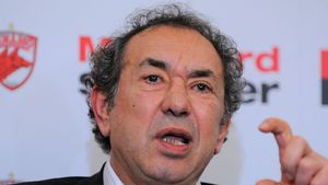 Badea, din nou ironic la adresa amicului Copos:** "Prietenul la nevoie se cunoaște! Ne-a invitat politicos în fața Rapidului"